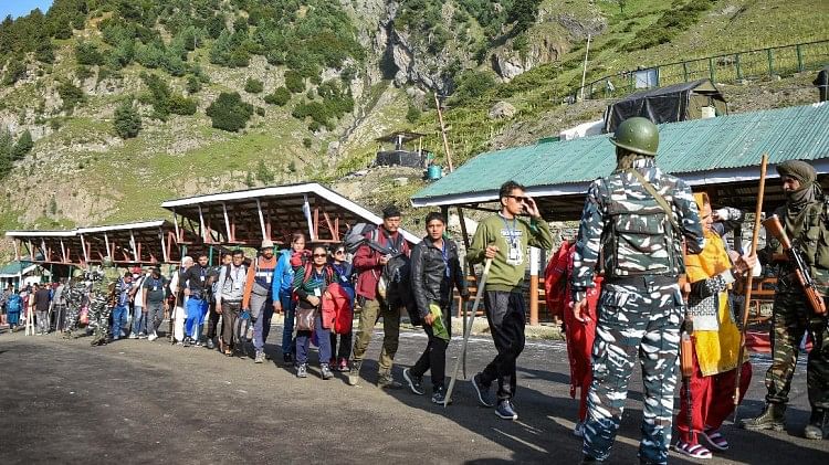 बाजार में जोरदार तेजी: सेंसेक्स 1509 अंकों की छलांग, ₹4.5 लाख करोड़ का लाभ बाजार में जोरदार तेजी: सेंसेक्स 1509 अंकों की छलांग, ₹4.5 लाख करोड़ का लाभ