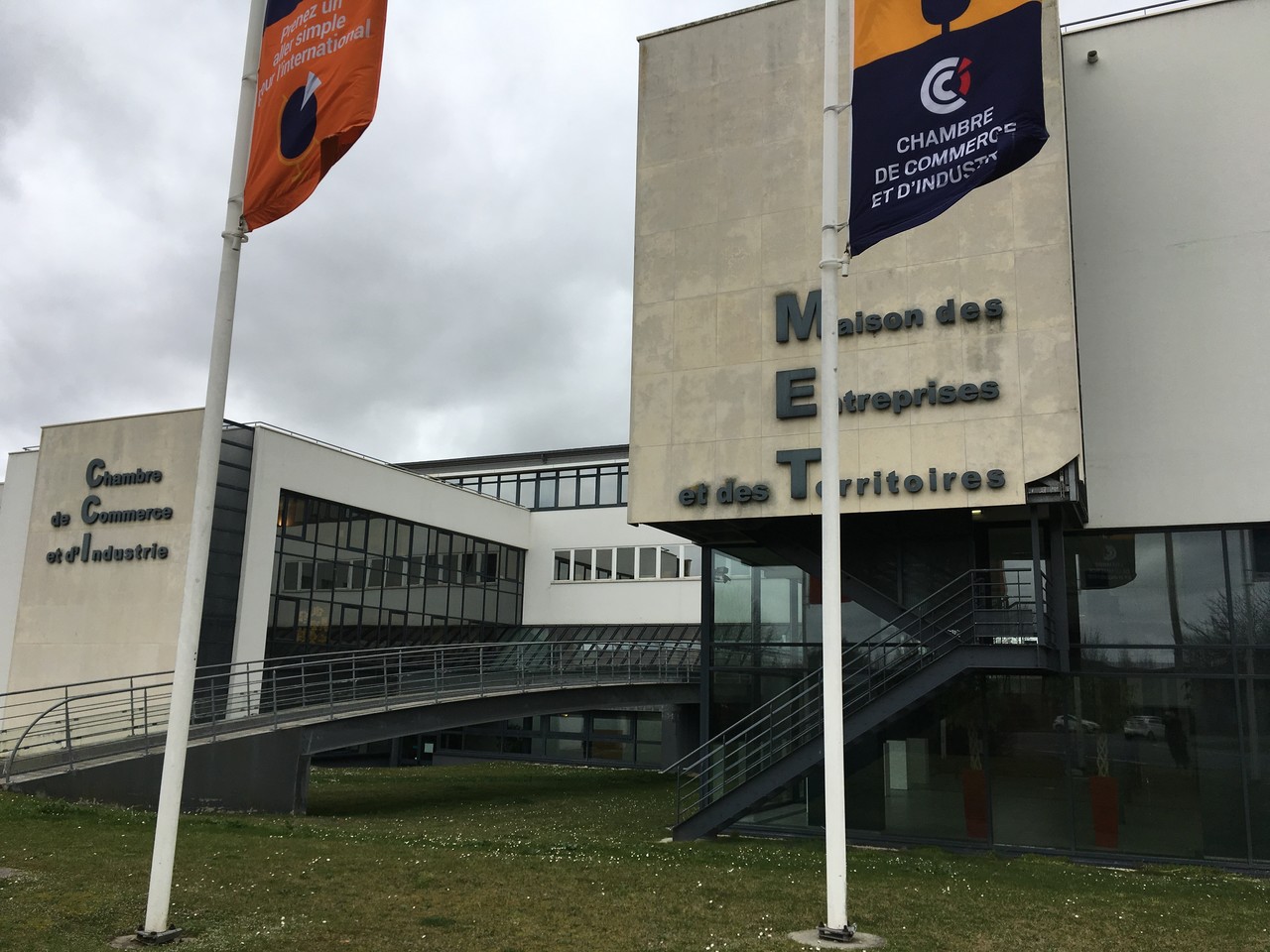 19 Millions D'Euros Supprimés: La Région Et L'Université Islamique 19 Millions D'Euros Supprimés: La Région Et L'Université Islamique