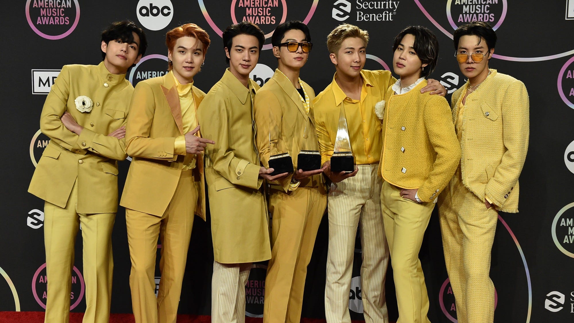 2025 AMAs: What To Expect At This Year's Awards Show 2025 AMAs: What To Expect At This Year's Awards Show