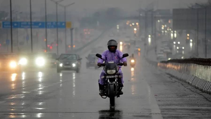 5 South Bengal Districts Under Heatwave Warning: Stay Safe 5 South Bengal Districts Under Heatwave Warning: Stay Safe