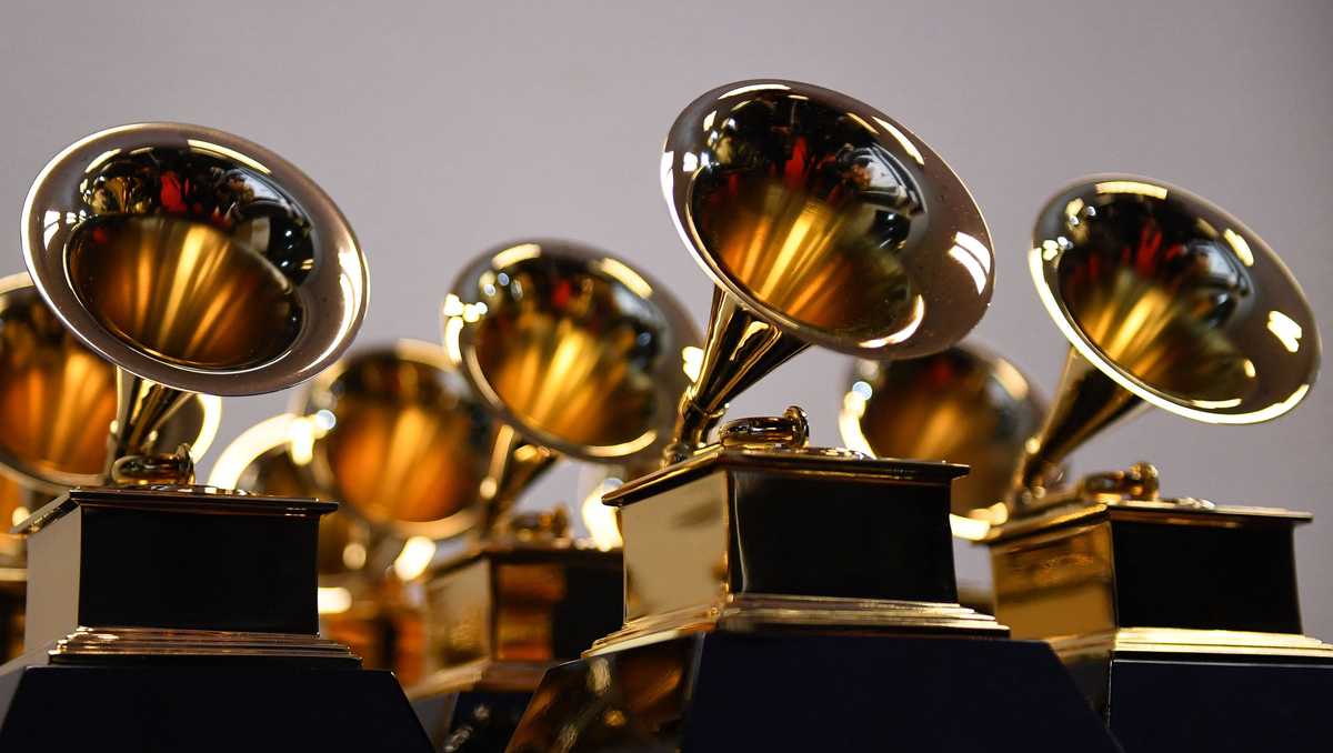 5-Time Grammy Nominee Announces Retirement Due To Age And Memory Issues 5-Time Grammy Nominee Announces Retirement Due To Age And Memory Issues