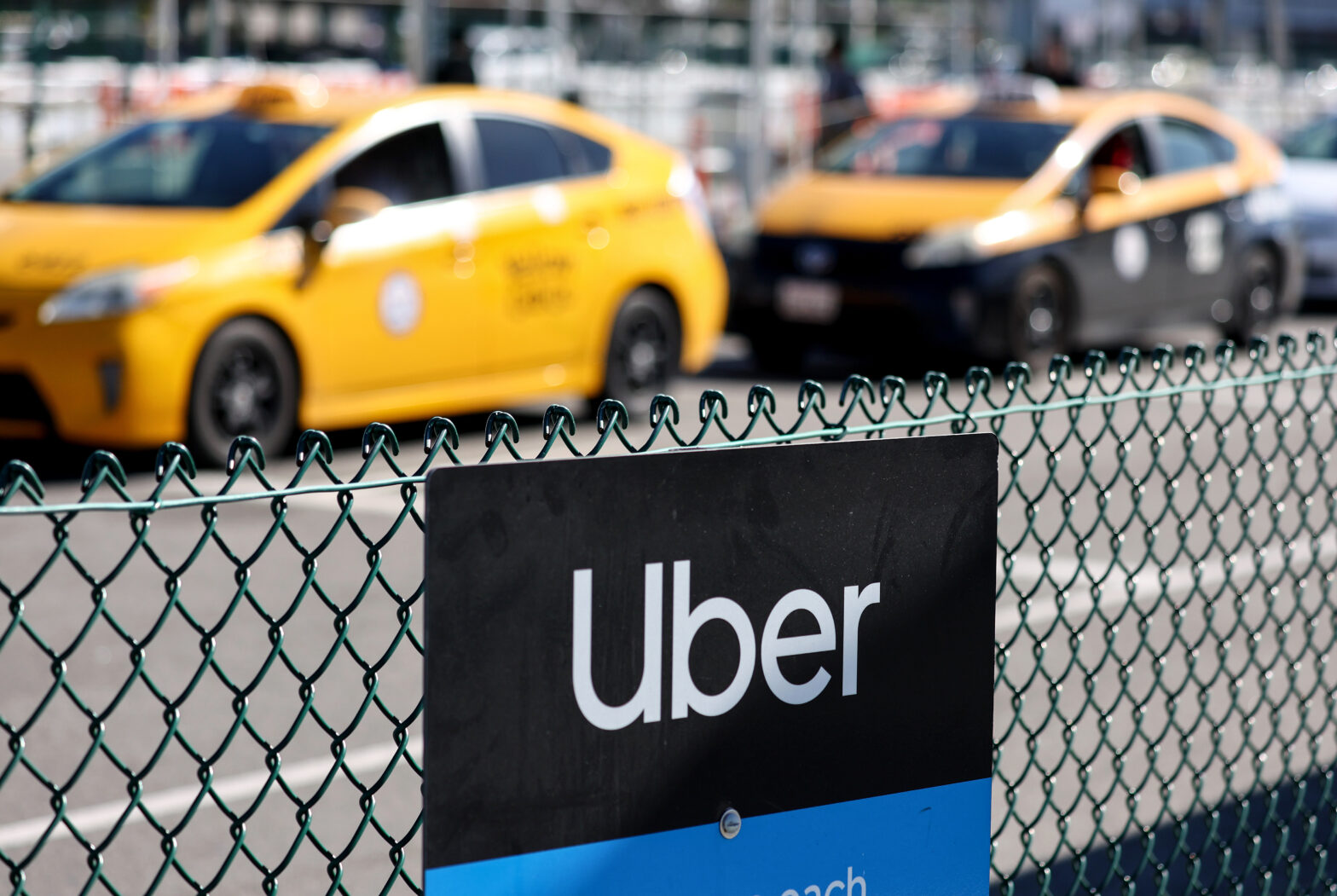$5 Uber Shuttle: Easy And Affordable Rides From United Center $5 Uber Shuttle: Easy And Affordable Rides From United Center