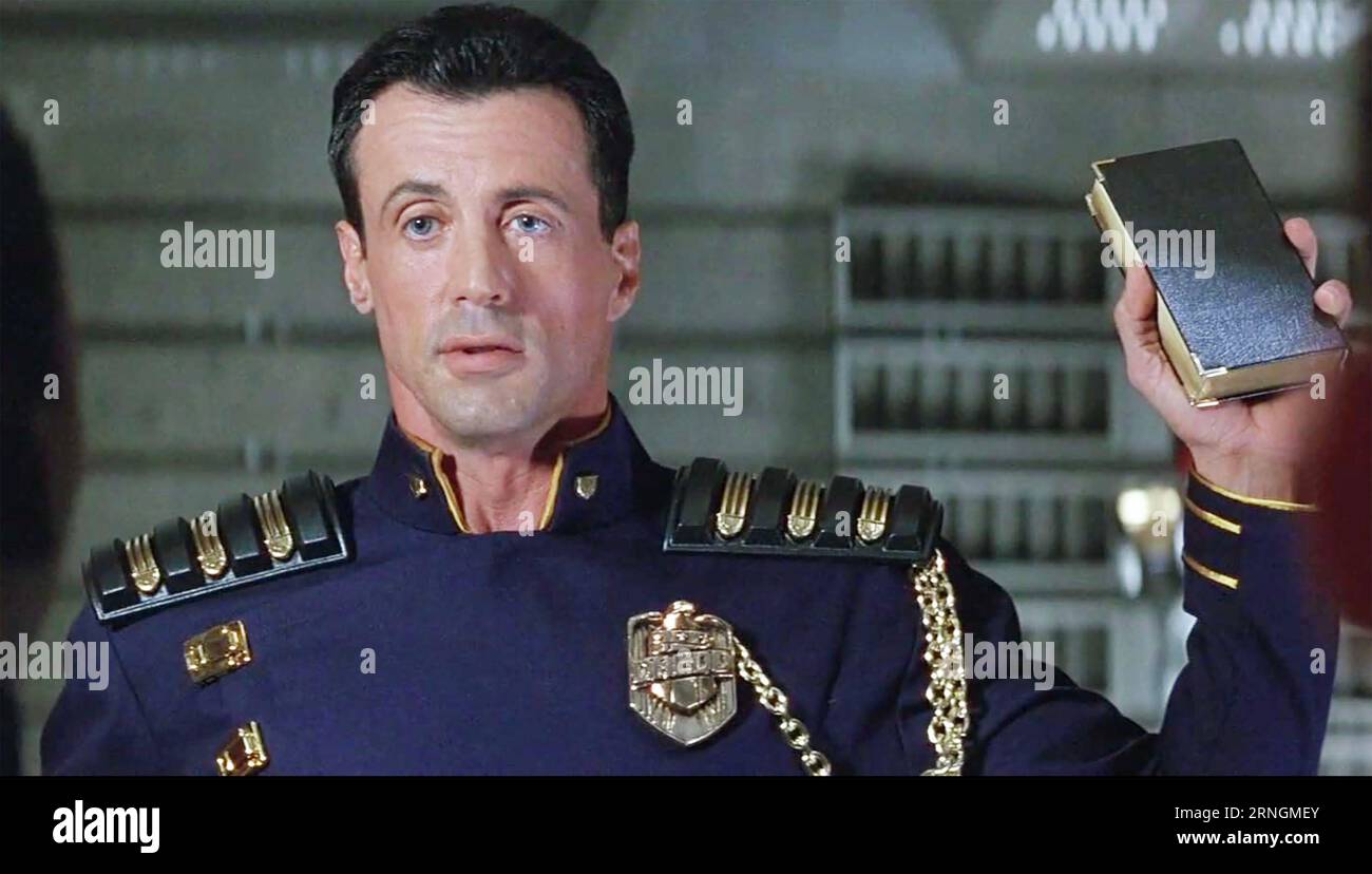 A Injustiçada Adaptação De Quadrinhos De Sylvester Stallone: Judge Dredd A Injustiçada Adaptação De Quadrinhos De Sylvester Stallone: Judge Dredd