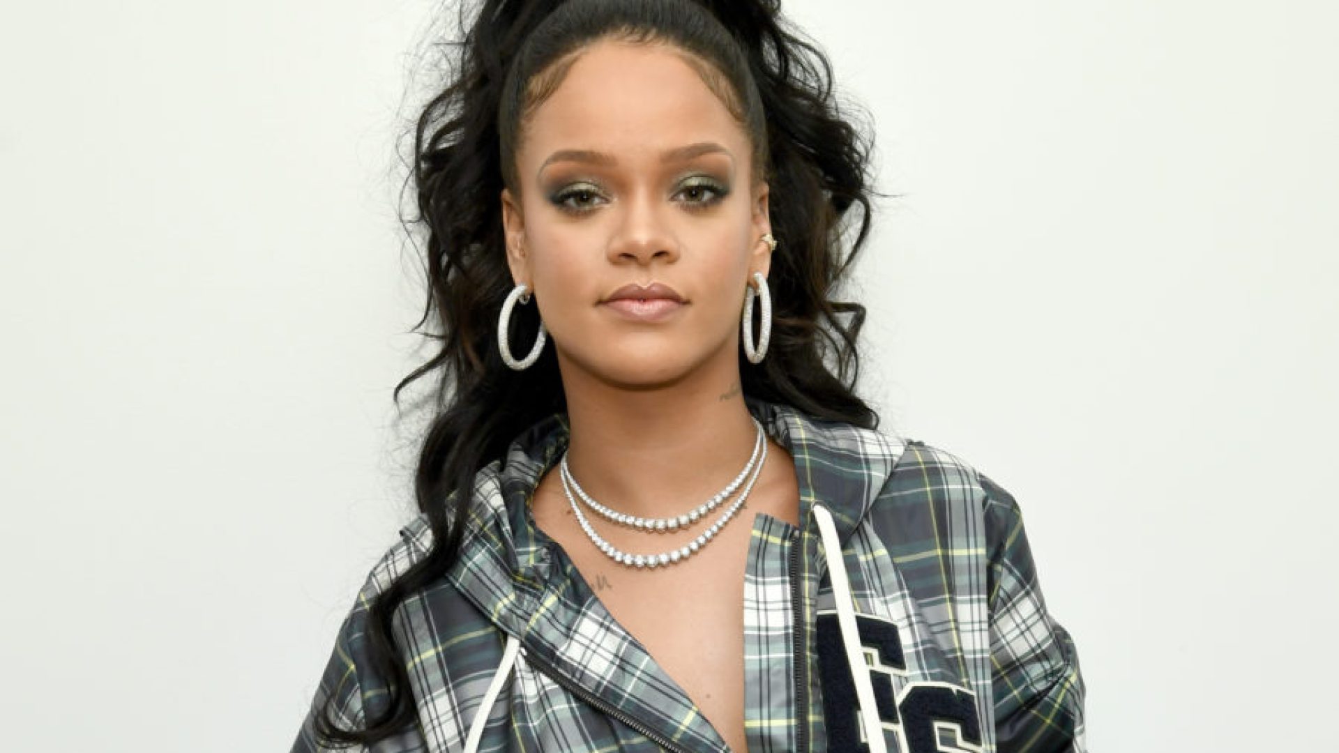 A Look At Rihanna's Dazzling Engagement Ring And Red Heels A Look At Rihanna's Dazzling Engagement Ring And Red Heels