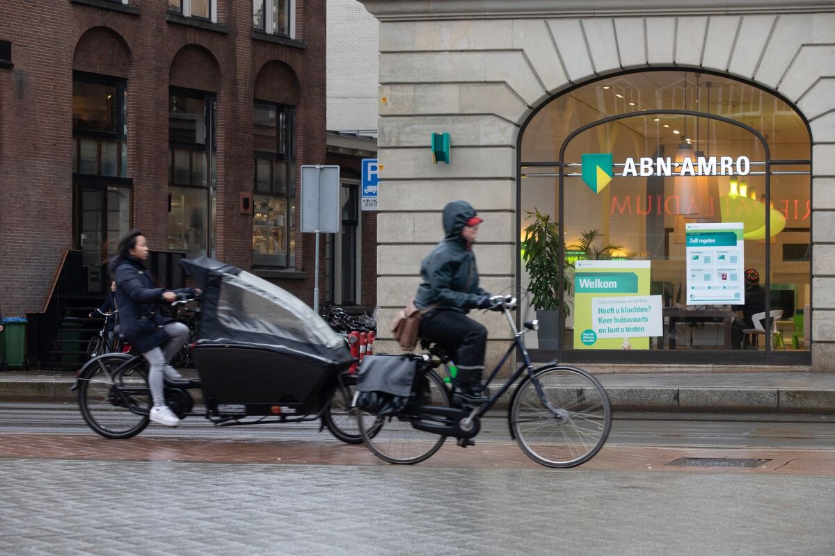 ABN Amro's Bonus Scheme Under Investigation By Dutch Regulator ABN Amro's Bonus Scheme Under Investigation By Dutch Regulator