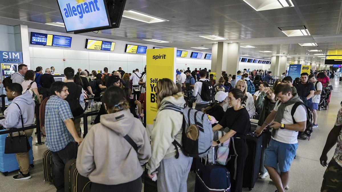 Airlines Brace For A Chaotic Summer: What Travelers Need To Know Airlines Brace For A Chaotic Summer: What Travelers Need To Know