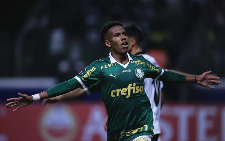 Altitude Afeta Estêvão: Vomito E Substituição Em Partida Do Palmeiras Altitude Afeta Estêvão: Vomito E Substituição Em Partida Do Palmeiras