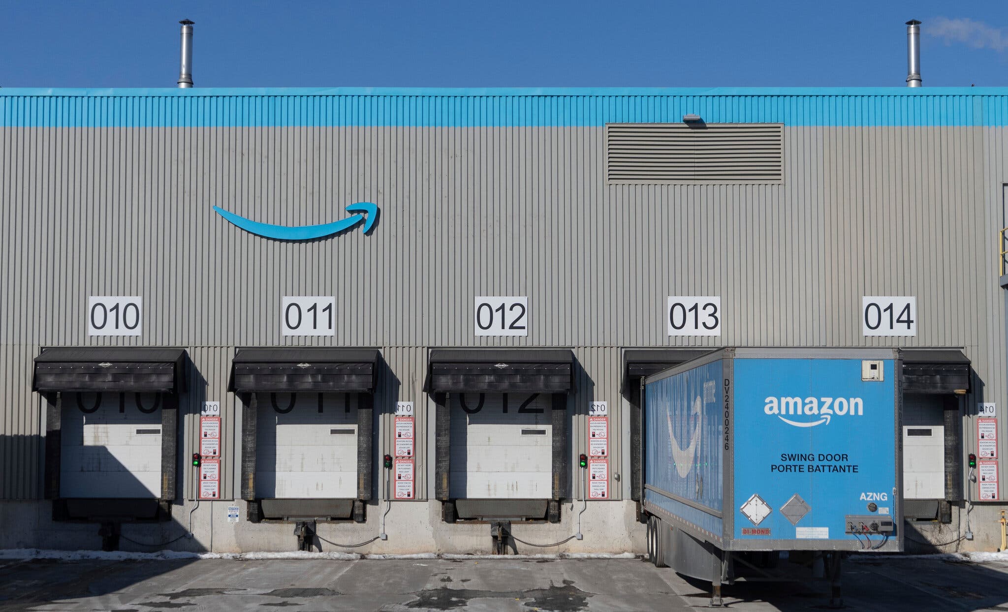 Amazon Faces Union Challenge In Quebec Over Warehouse Closures Amazon Faces Union Challenge In Quebec Over Warehouse Closures