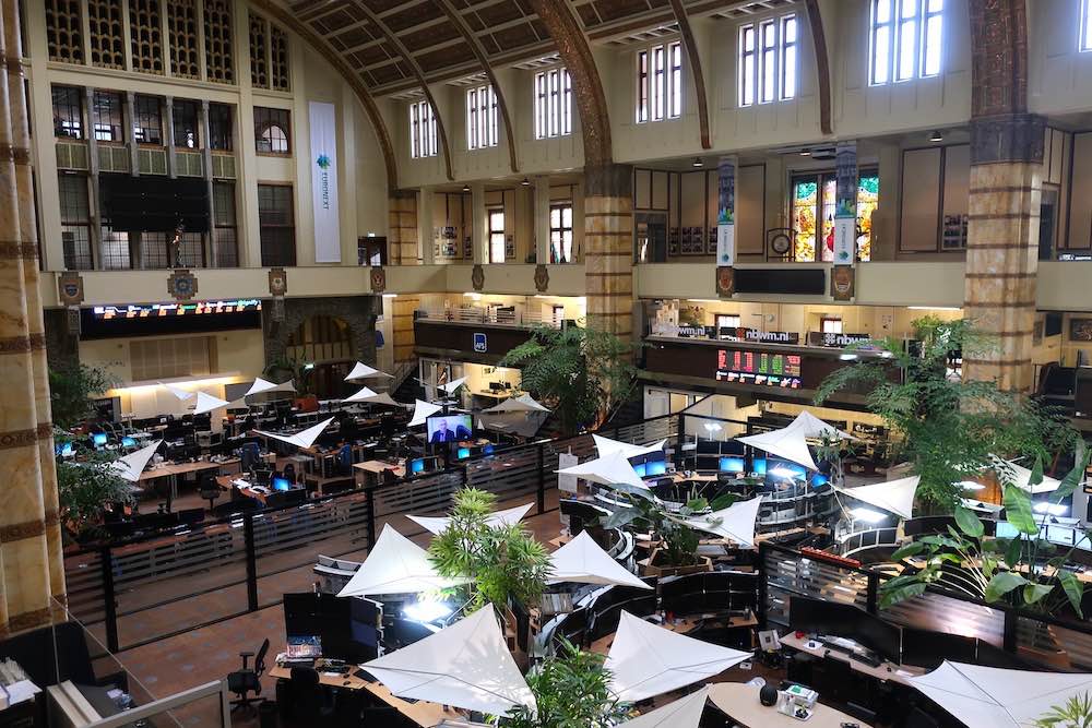 Amsterdam Stock Exchange Suffers 7% Plunge At Opening: Trade War Impact Amsterdam Stock Exchange Suffers 7% Plunge At Opening: Trade War Impact