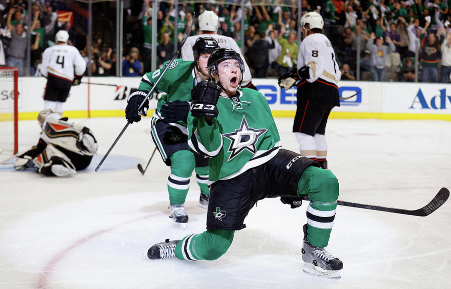 Anaheim Ducks Lose To Dallas Stars Despite Leo Carlsson's Two Goals Anaheim Ducks Lose To Dallas Stars Despite Leo Carlsson's Two Goals