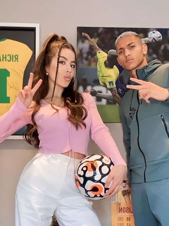 Analiza E Formacioneve Të Gjysmëfinaleve Të Ligës Së Kampionëve: Shkëlqimi I Yjeve Të PSG-së Analiza E Formacioneve Të Gjysmëfinaleve Të Ligës Së Kampionëve: Shkëlqimi I Yjeve Të PSG-së