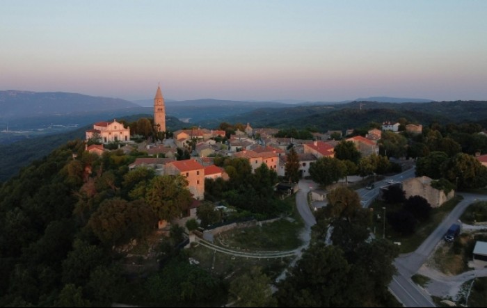 Analiza Tržišta Nekretnina: Srpski Kupci U Inostranstvu Analiza Tržišta Nekretnina: Srpski Kupci U Inostranstvu
