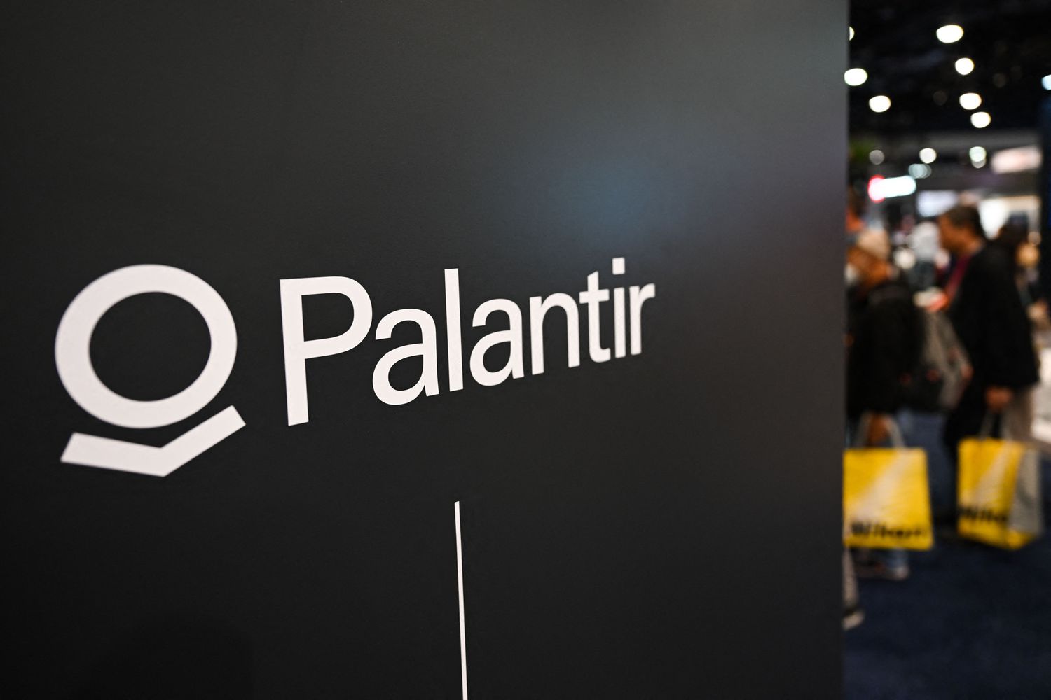 Analysts Reset Palantir Stock Forecast: A Rally Reassessment Analysts Reset Palantir Stock Forecast: A Rally Reassessment