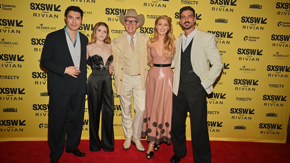 Another Simple Favor: Director Clarifies Rumored Feud Between Stars Another Simple Favor: Director Clarifies Rumored Feud Between Stars