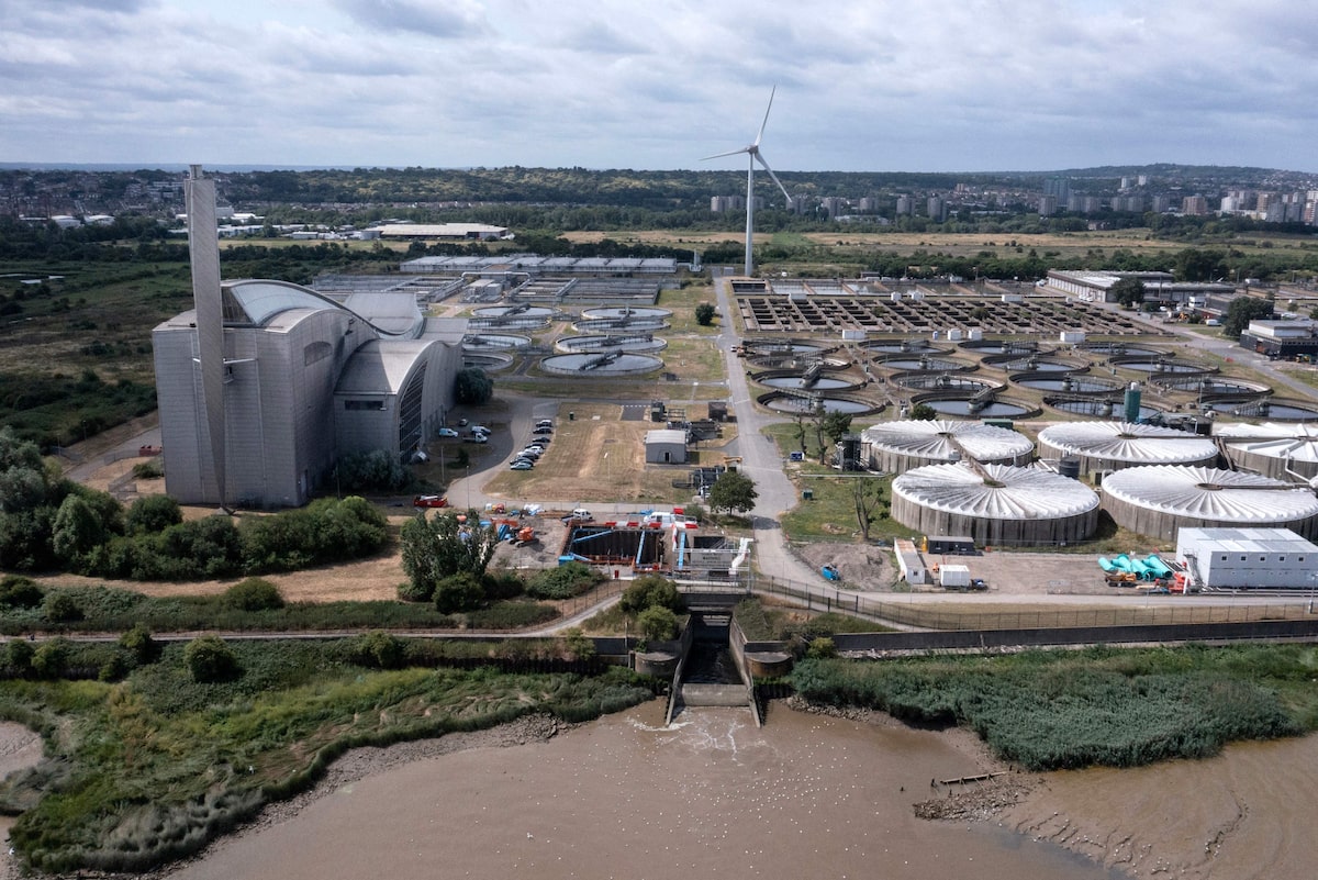 Are Thames Water Executive Bonuses Fair? Public Outcry And Debate Are Thames Water Executive Bonuses Fair? Public Outcry And Debate