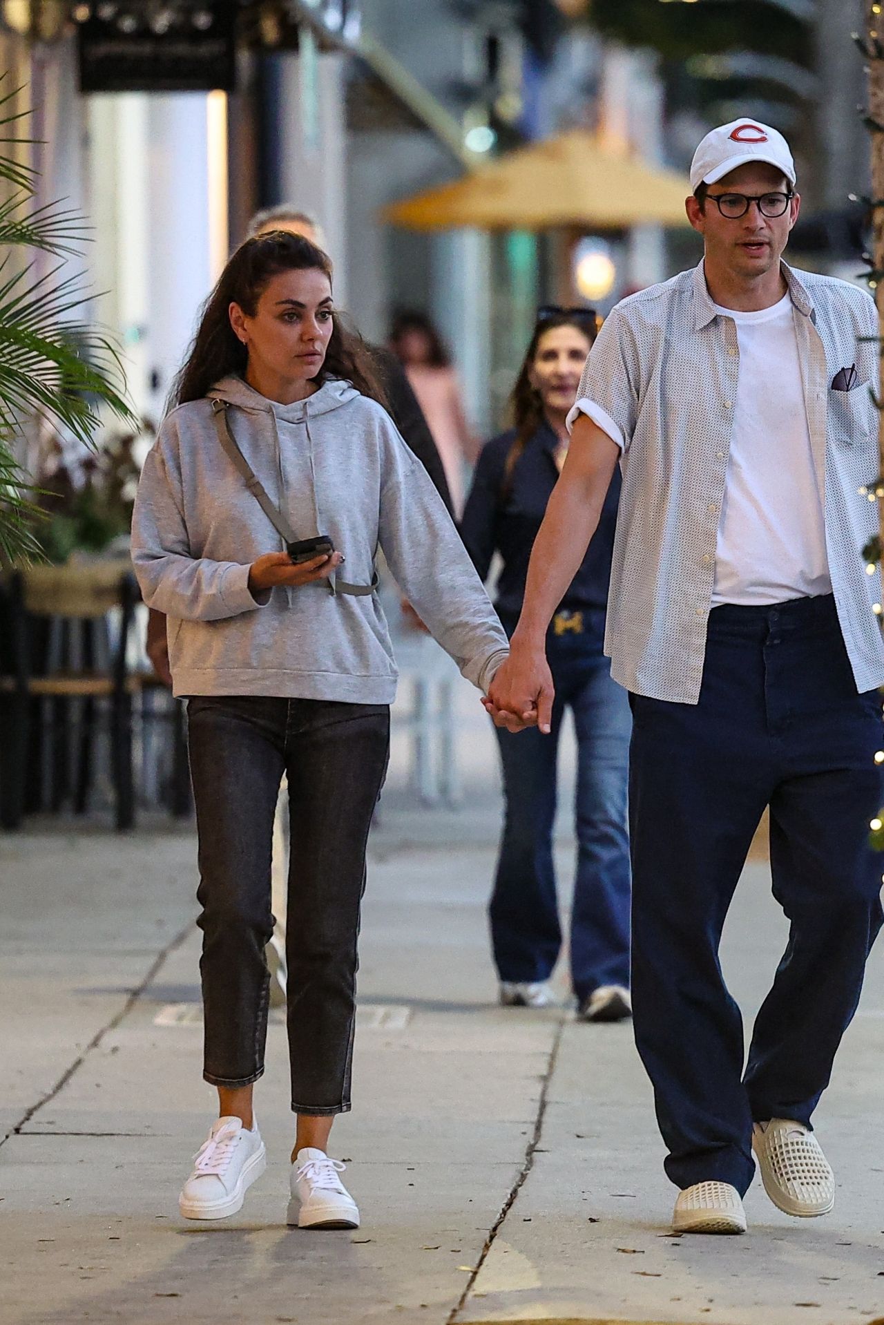 Ashton Kutcher And Mila Kunis: A Beverly Hills Outing Ashton Kutcher And Mila Kunis: A Beverly Hills Outing