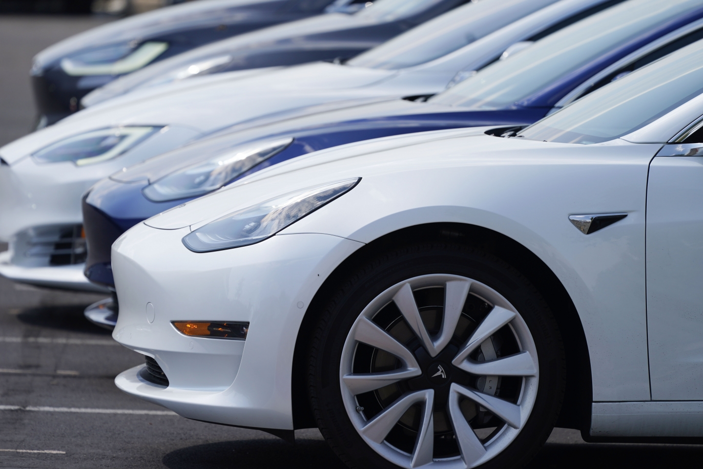 Automakers Fight Back Against California's Exclusive EV Mandate Automakers Fight Back Against California's Exclusive EV Mandate