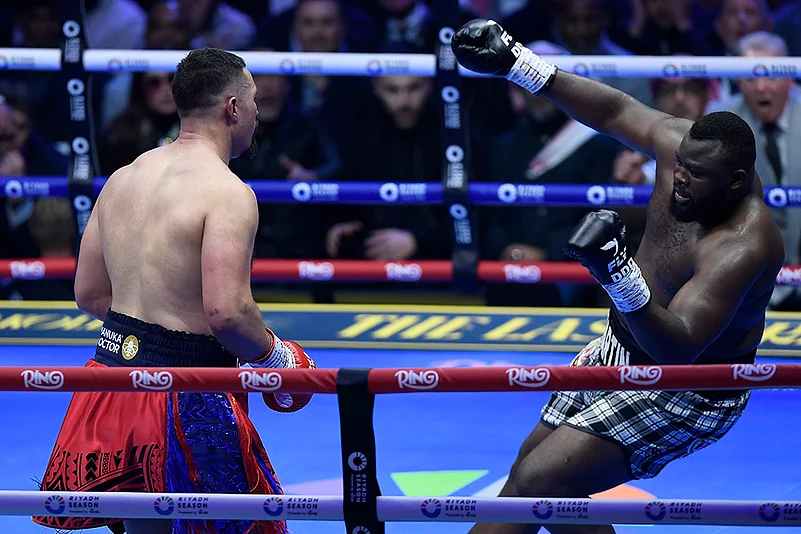 Bakole-Parker Fight: Ajagba's IBF Title Hopes Take A Hit Bakole-Parker Fight: Ajagba's IBF Title Hopes Take A Hit