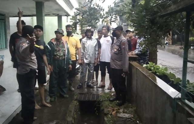 Basarnas Duga Balita Tenggelam Di Parit Batu Ampar Terbawa Arus Ke Waduk Wonorejo Basarnas Duga Balita Tenggelam Di Parit Batu Ampar Terbawa Arus Ke Waduk Wonorejo