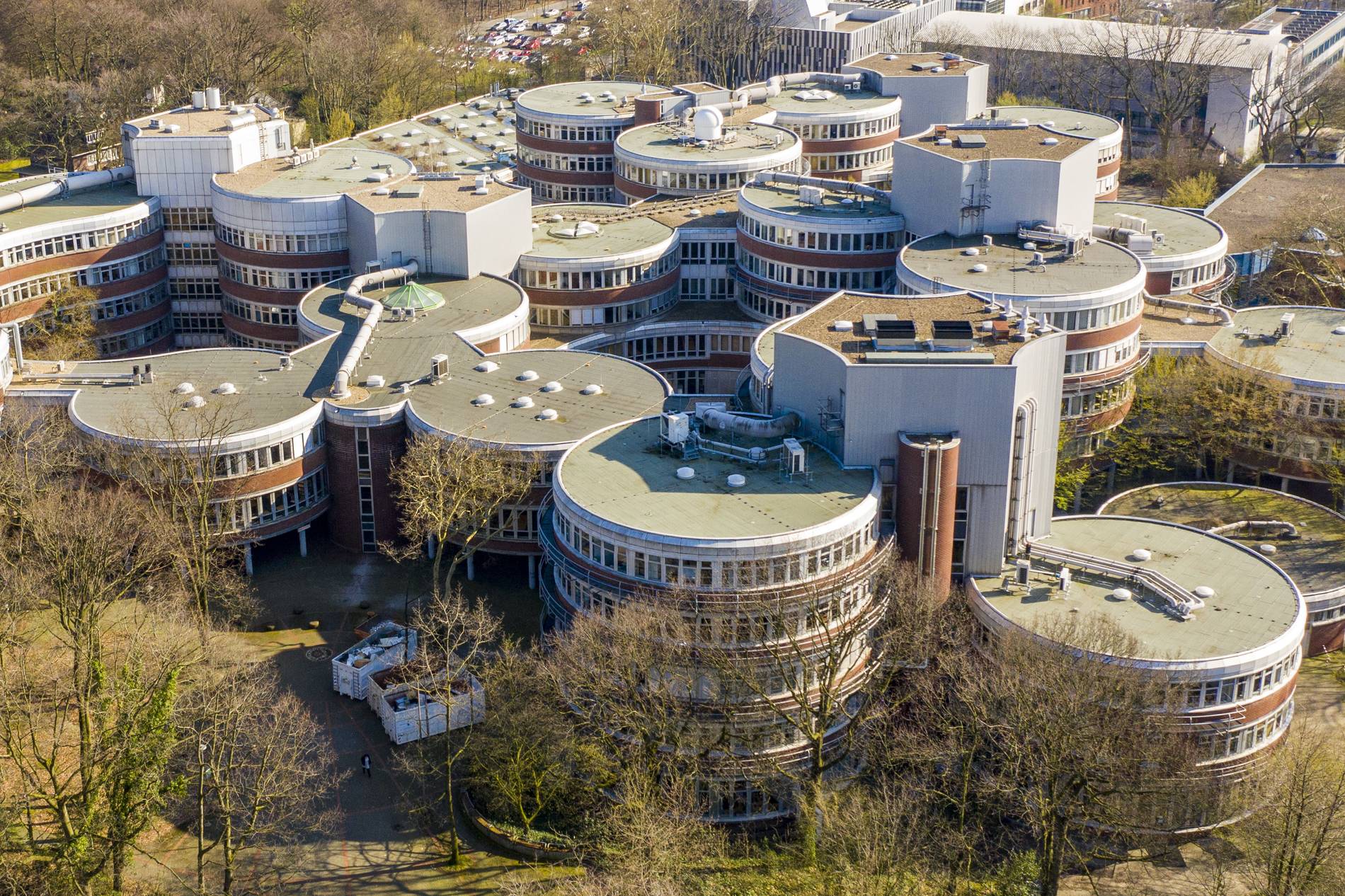 Bestechungsskandal Uni Duisburg-Essen: Mitarbeiterin Legt Geständnis Ab Bestechungsskandal Uni Duisburg-Essen: Mitarbeiterin Legt Geständnis Ab