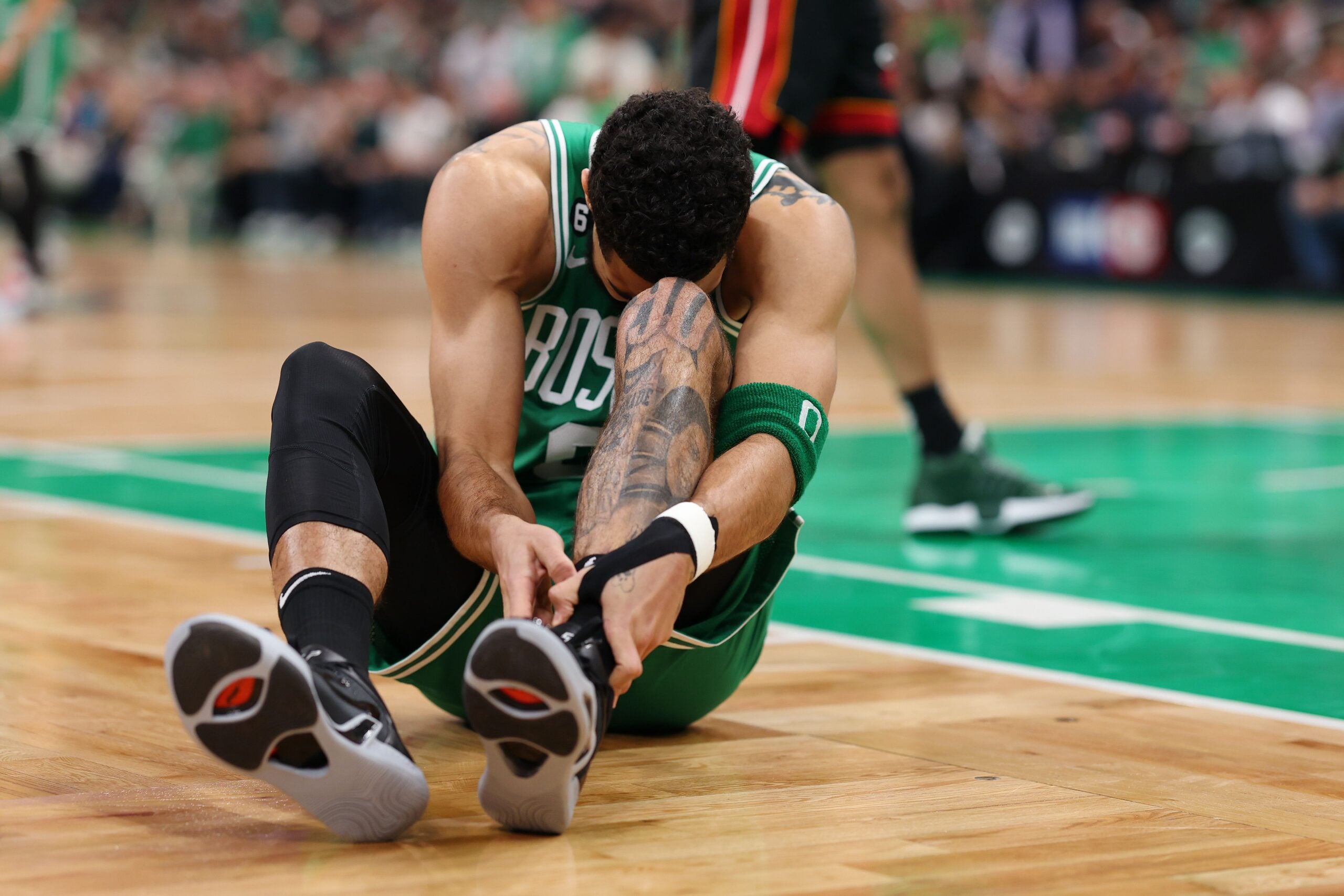 Boston Celtics Coach Provides Update On Jayson Tatum's Wrist Injury Boston Celtics Coach Provides Update On Jayson Tatum's Wrist Injury