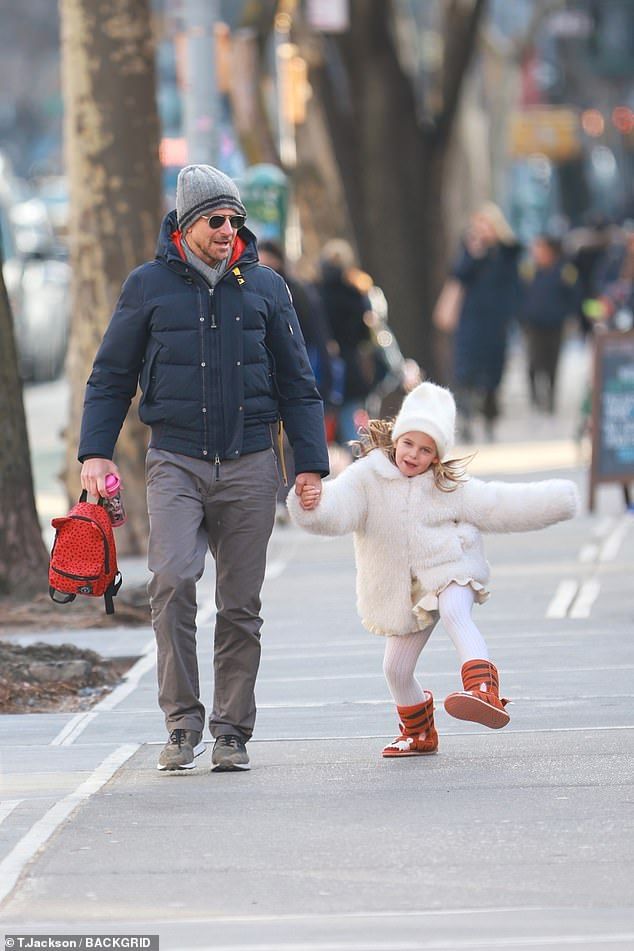 Bradley Cooper And 7-Year-Old Lea Twin In Green At Super Bowl 2025 Bradley Cooper And 7-Year-Old Lea Twin In Green At Super Bowl 2025
