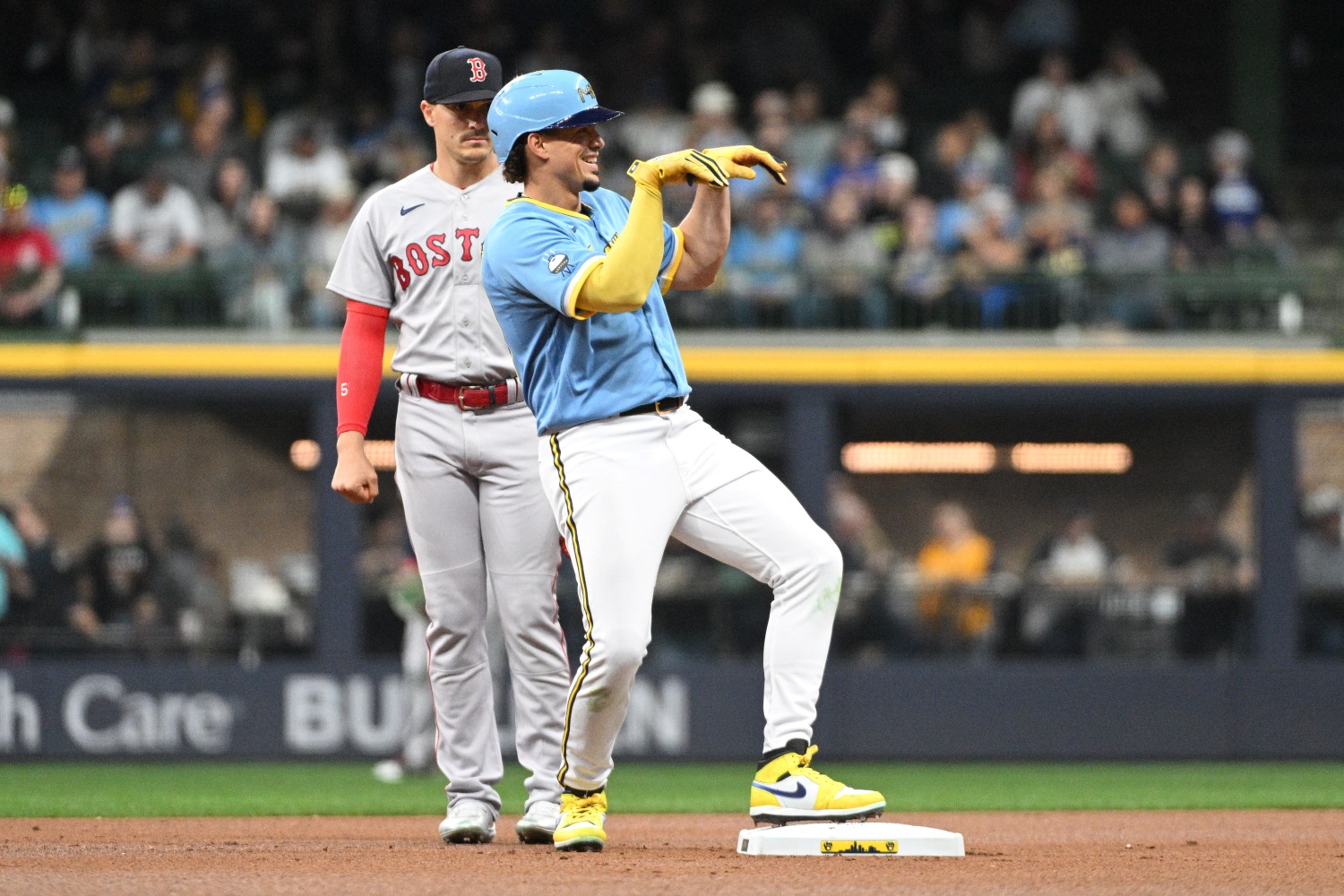 Brewers' Record-Setting Nine Stolen Bases Lead To Dominant Win Brewers' Record-Setting Nine Stolen Bases Lead To Dominant Win