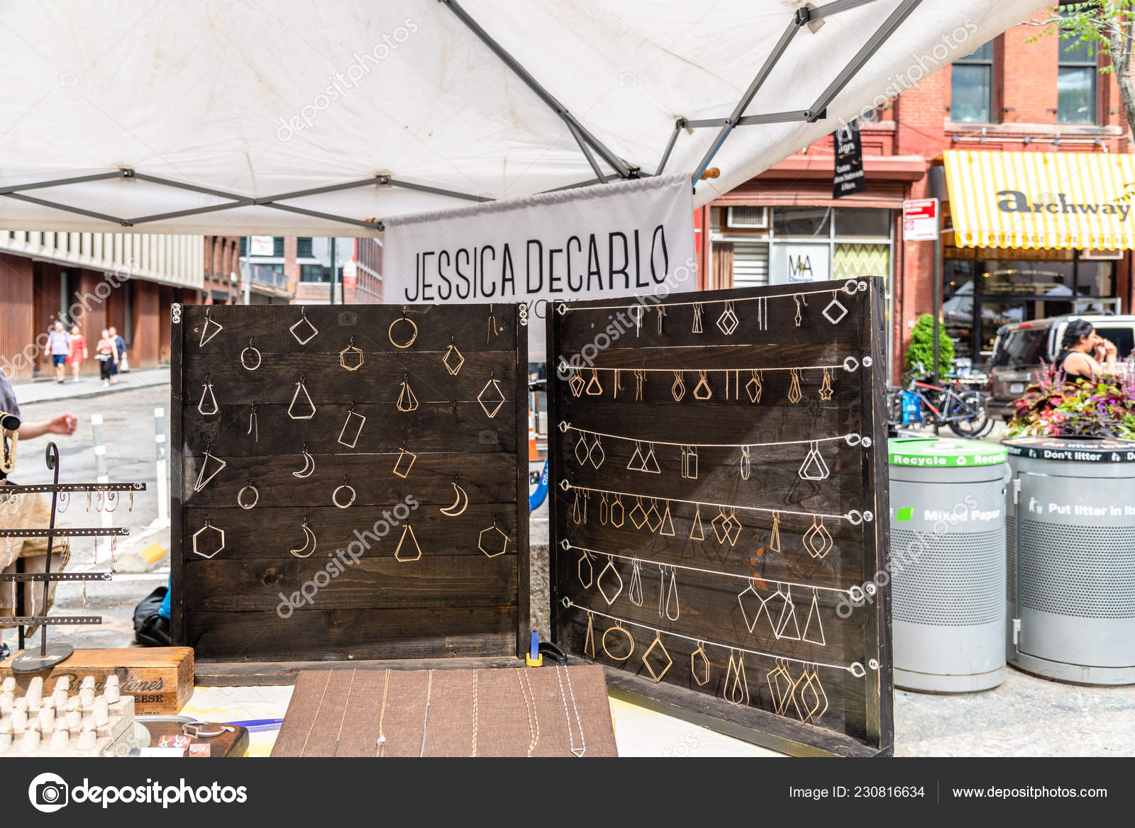 Brooklyn Flea's Dumbo Archway Plaza Extension Confirmed Until 2027 Brooklyn Flea's Dumbo Archway Plaza Extension Confirmed Until 2027
