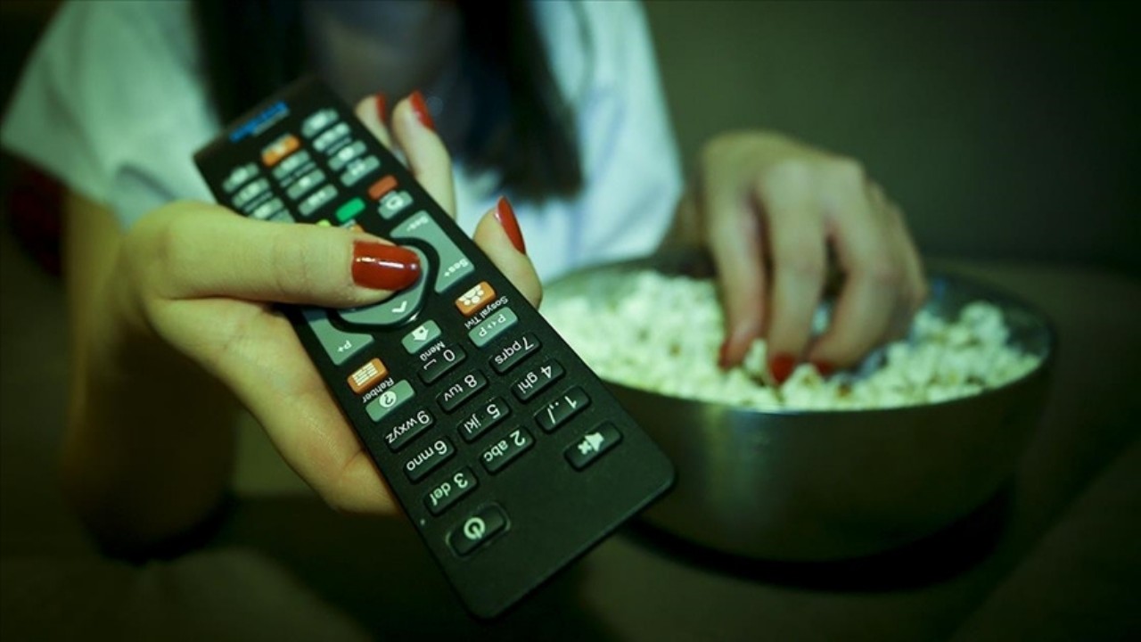 Bu Akşamki Diziler: 7 Nisan Pazartesi Televizyon Rehberi Bu Akşamki Diziler: 7 Nisan Pazartesi Televizyon Rehberi