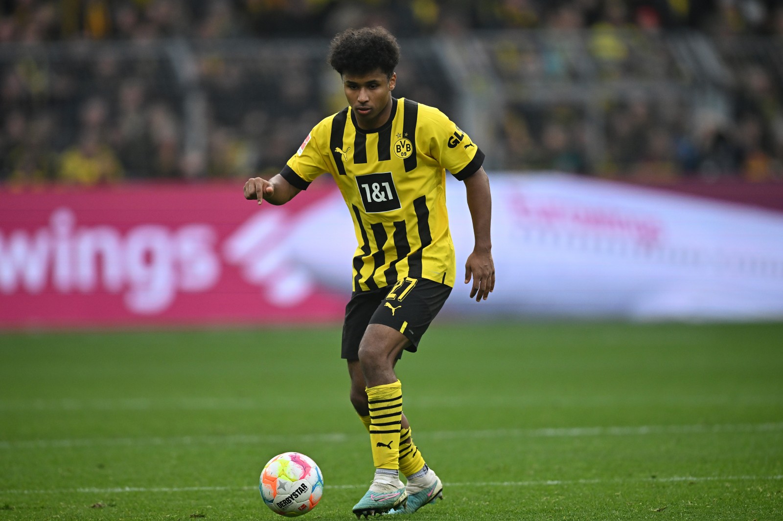 BVB-Profi Adeyemi: Stylish Und Erfolgreich In Dortmund BVB-Profi Adeyemi: Stylish Und Erfolgreich In Dortmund