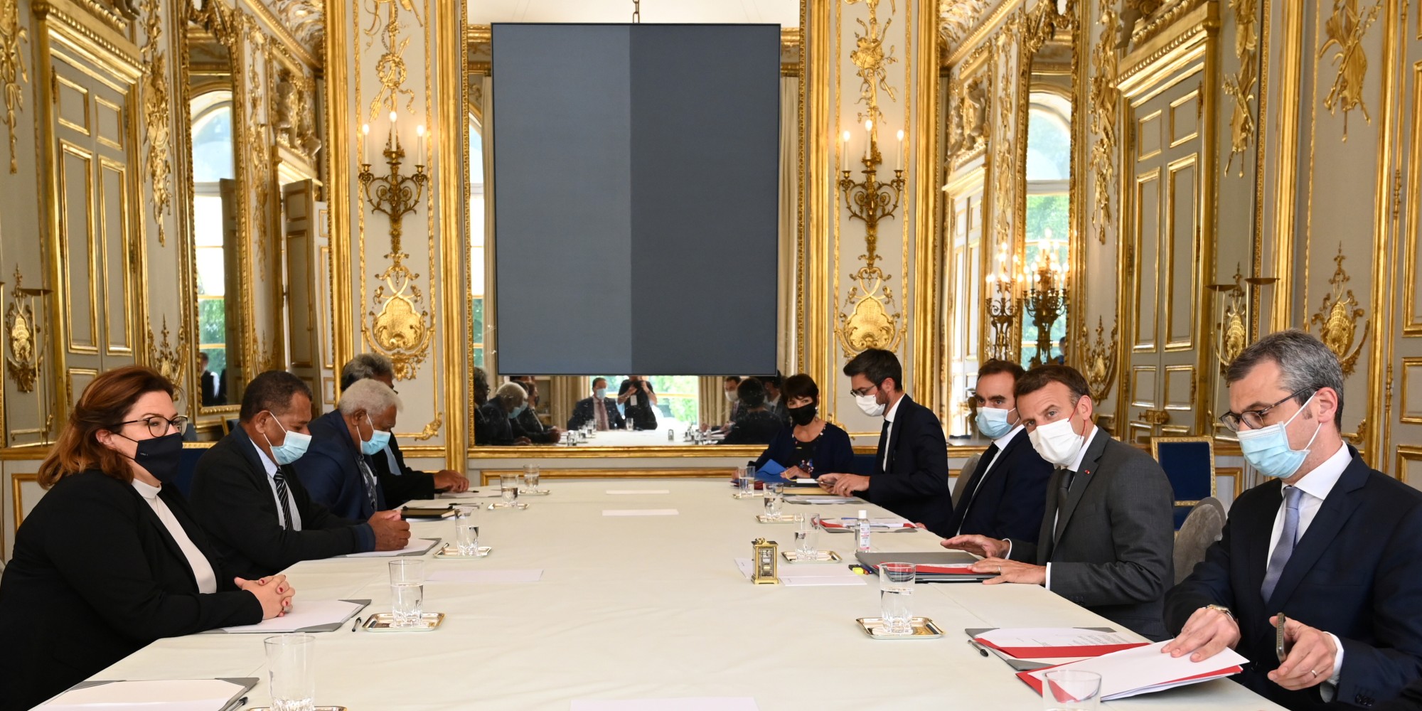 Cameroun 2032: Macron, Troisième Mandat, Référendum Et Enjeux Politiques Cameroun 2032: Macron, Troisième Mandat, Référendum Et Enjeux Politiques