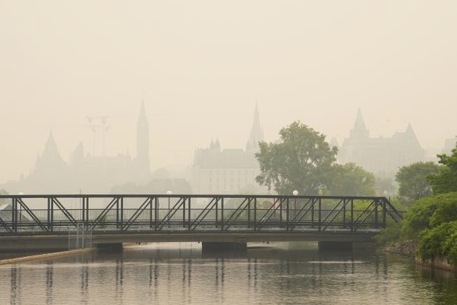 Canadian Wildfires: 3°C NYC Temperature Drop And Air Toxicant Trapping Canadian Wildfires: 3°C NYC Temperature Drop And Air Toxicant Trapping