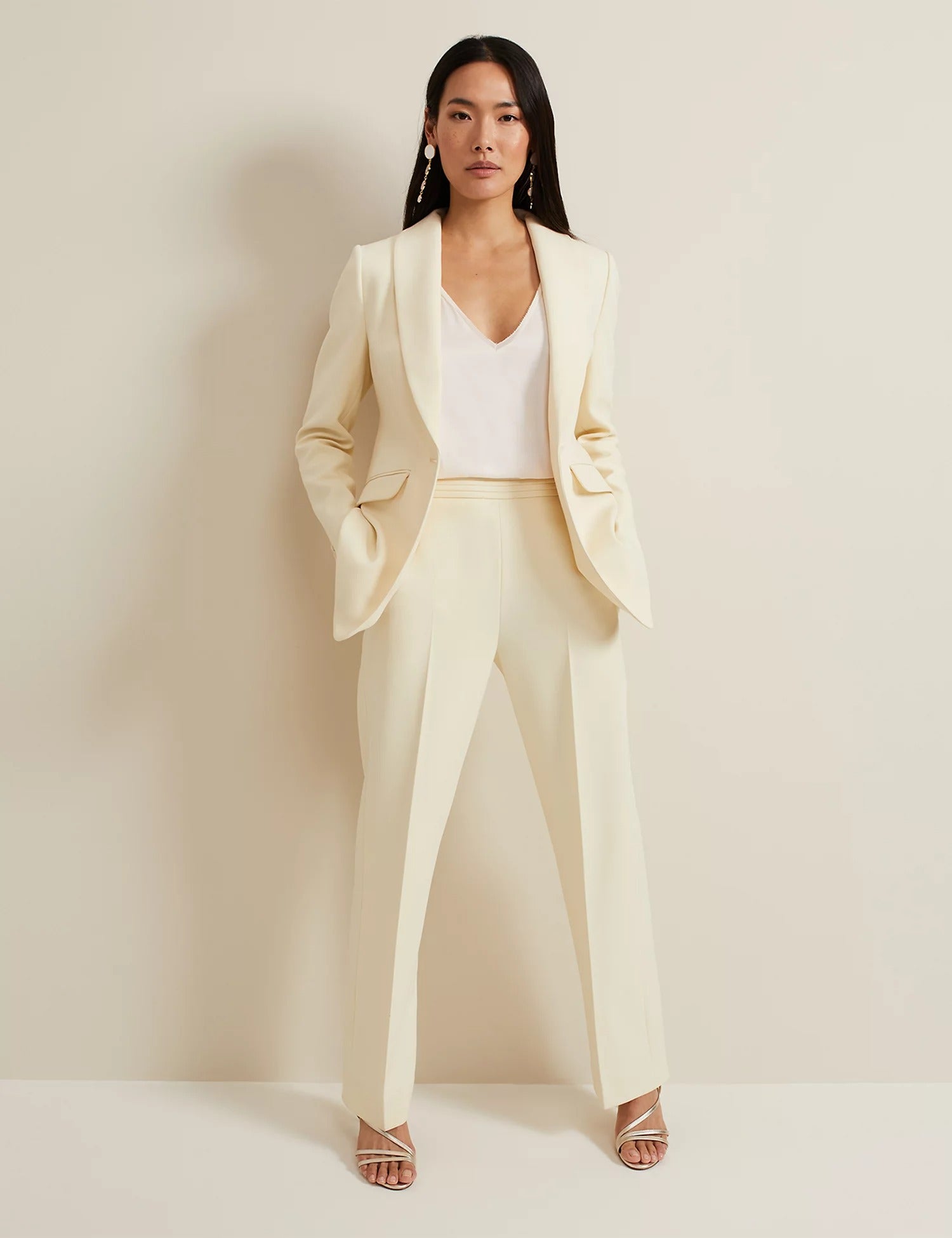Cat Deeley's Stunning Butter Yellow Suit: Summer Office Style Inspiration Cat Deeley's Stunning Butter Yellow Suit: Summer Office Style Inspiration