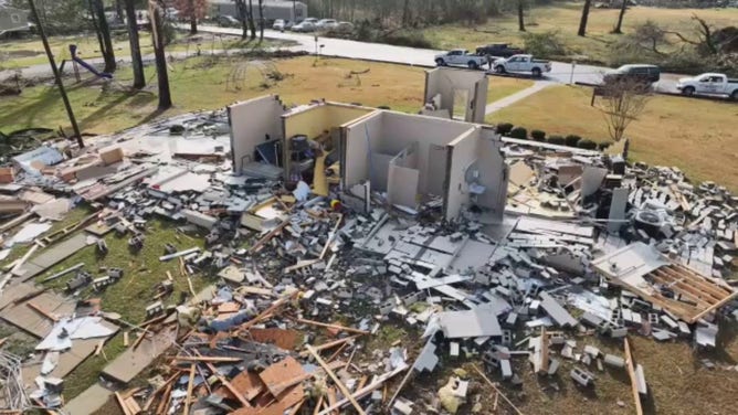 Central US Hit By Deadly Tornadoes: 25 Dead, Extensive Damage Reported Central US Hit By Deadly Tornadoes: 25 Dead, Extensive Damage Reported
