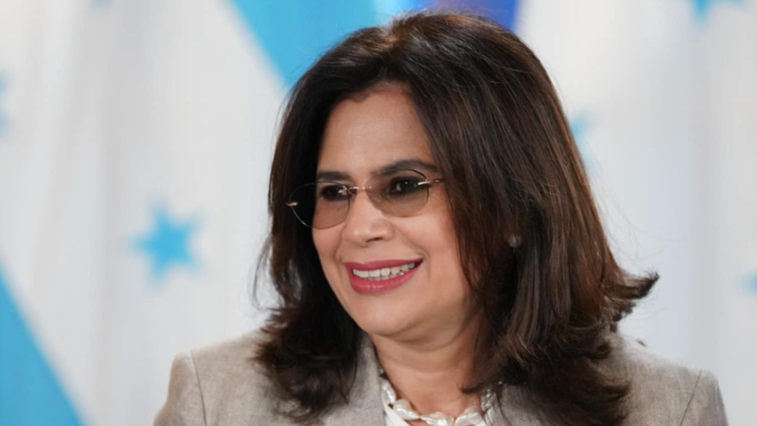 Choque De Posturas: Rixi Moncada Vs. Cossette López: La Respuesta Choque De Posturas: Rixi Moncada Vs. Cossette López: La Respuesta
