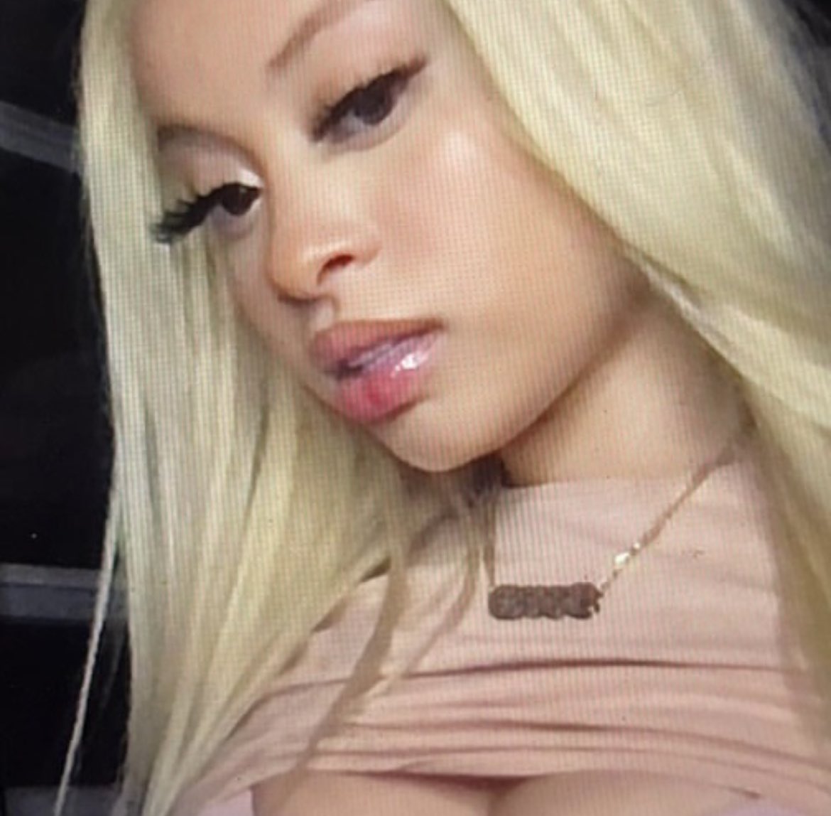 Christina Aguilera: Is That Really Her? Fans Question Singer's New Look Christina Aguilera: Is That Really Her? Fans Question Singer's New Look