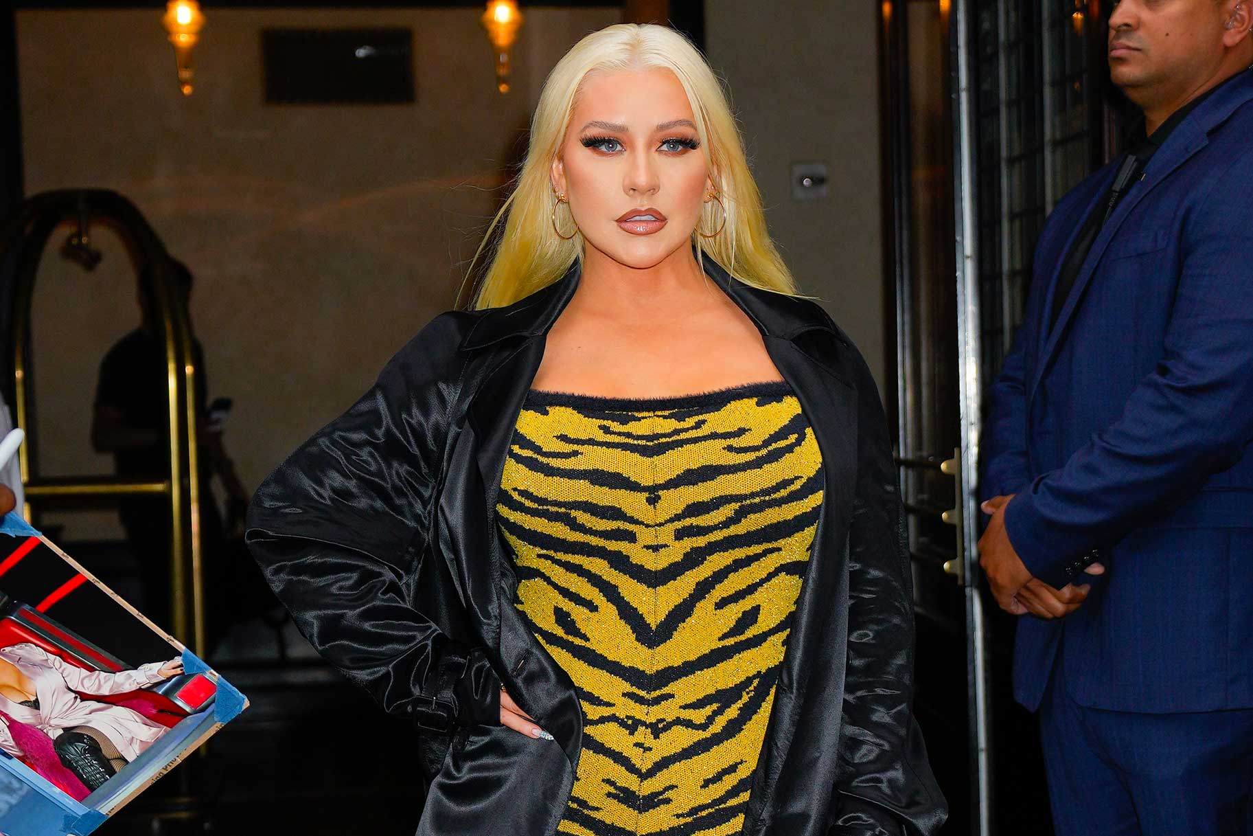 Christina Aguilera's New Photoshoot: Fans Accuse Her Of Excessive Photo Editing Christina Aguilera's New Photoshoot: Fans Accuse Her Of Excessive Photo Editing