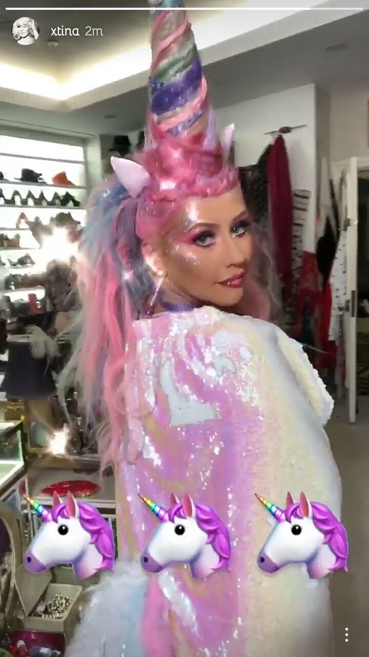 Christina Aguilera's Transformed Look: A Closer Look At The Photoshopped Images Christina Aguilera's Transformed Look: A Closer Look At The Photoshopped Images