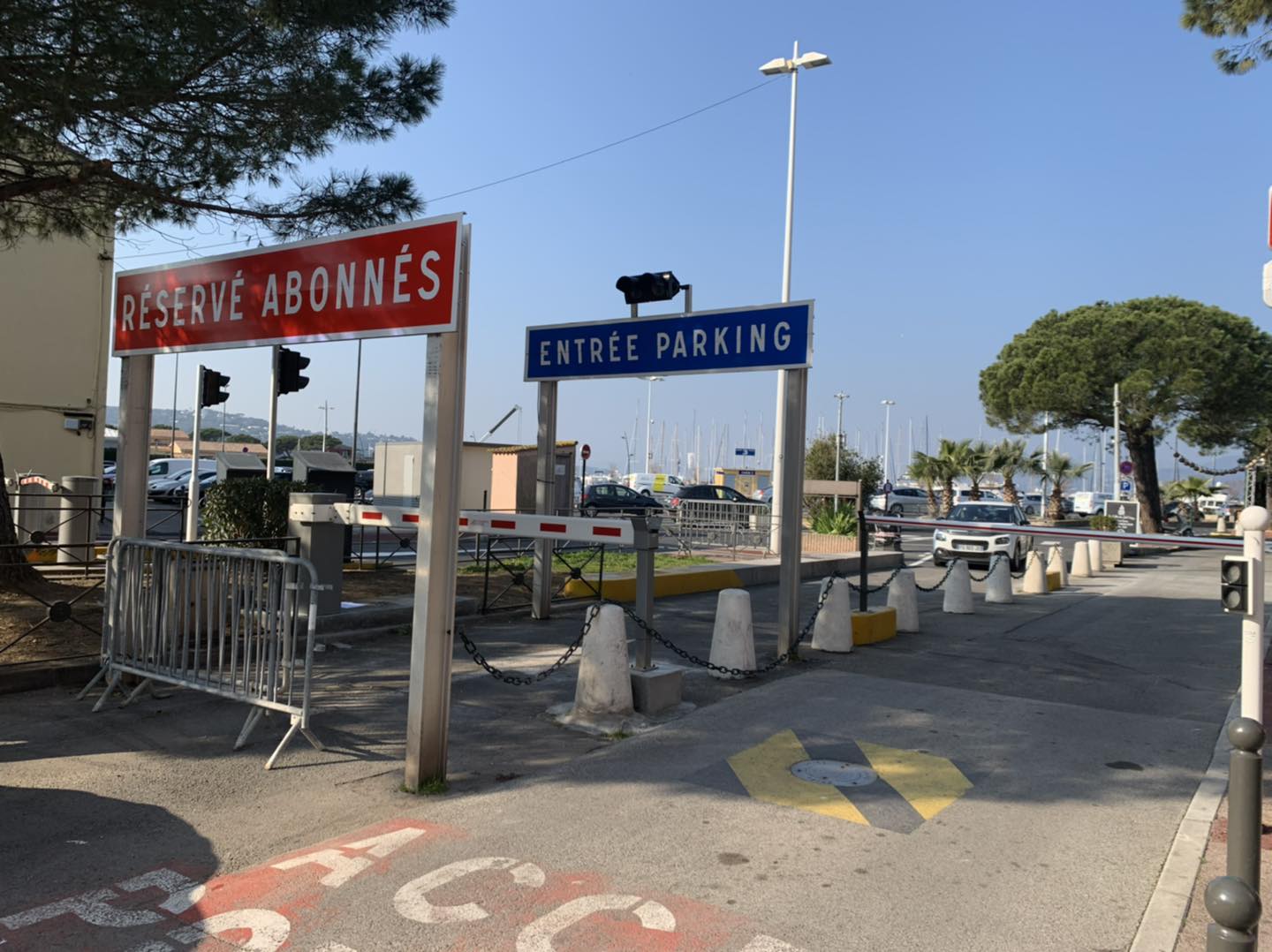 Clisson : Le Collège Face À La Question Du Port De La Croix Clisson : Le Collège Face À La Question Du Port De La Croix