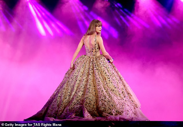 Close-Up Photos Of Taylor Swift's Incredible Eras Tour Wardrobe Close-Up Photos Of Taylor Swift's Incredible Eras Tour Wardrobe