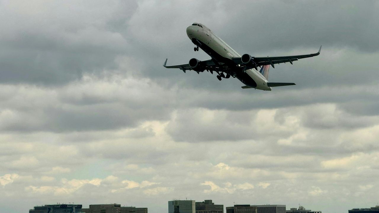CNN Airs Pete Muntean's Account Of Air Traffic Control Blackout CNN Airs Pete Muntean's Account Of Air Traffic Control Blackout