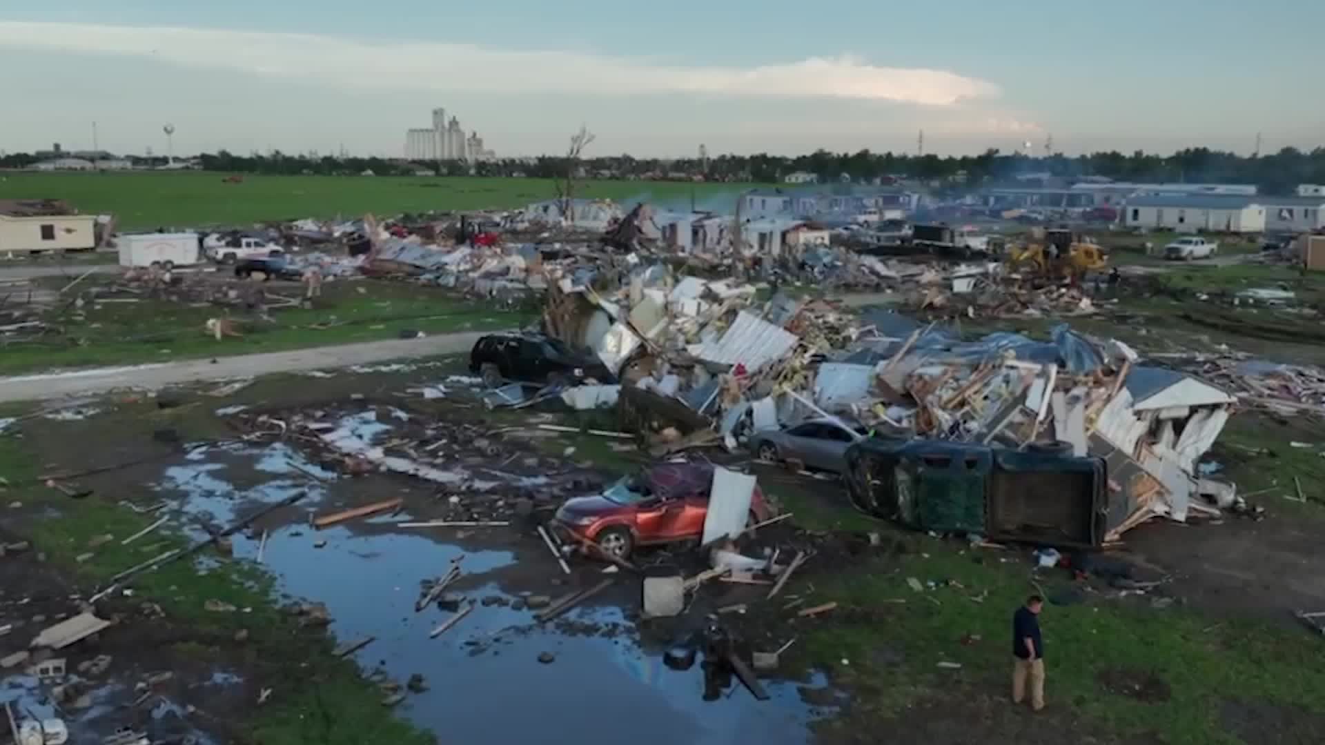 CNN's On-the-Ground Coverage: Surveying Tornado Destruction CNN's On-the-Ground Coverage: Surveying Tornado Destruction