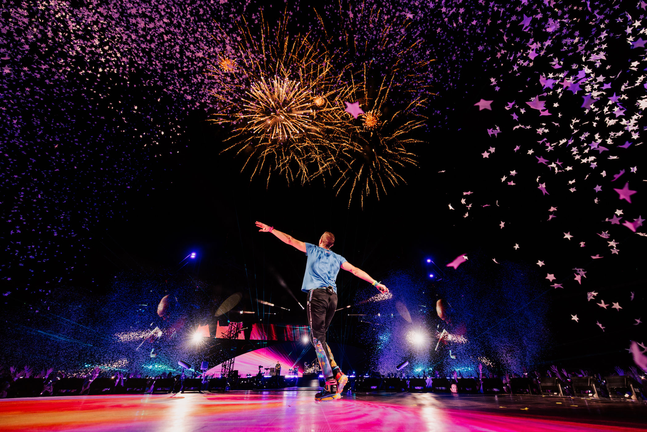 Coldplay Concert Review: A Night Of Music, Light, And Powerful Messages Coldplay Concert Review: A Night Of Music, Light, And Powerful Messages