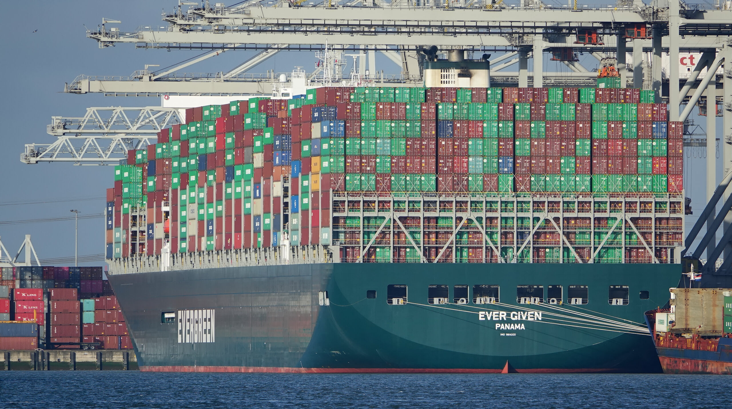 Container Ship Aground On Residential Lawn: The CNN Story Container Ship Aground On Residential Lawn: The CNN Story