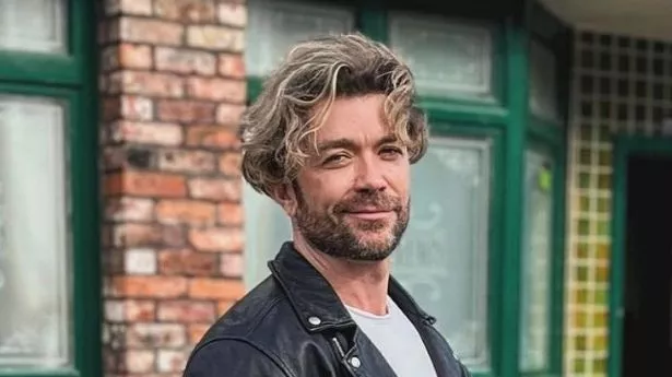 Coronation Street: Actor Quits Soap And Leaves The UK Coronation Street: Actor Quits Soap And Leaves The UK