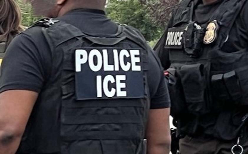 Crowd Attempts To Block ICE Arrest: Tensions Rise Crowd Attempts To Block ICE Arrest: Tensions Rise