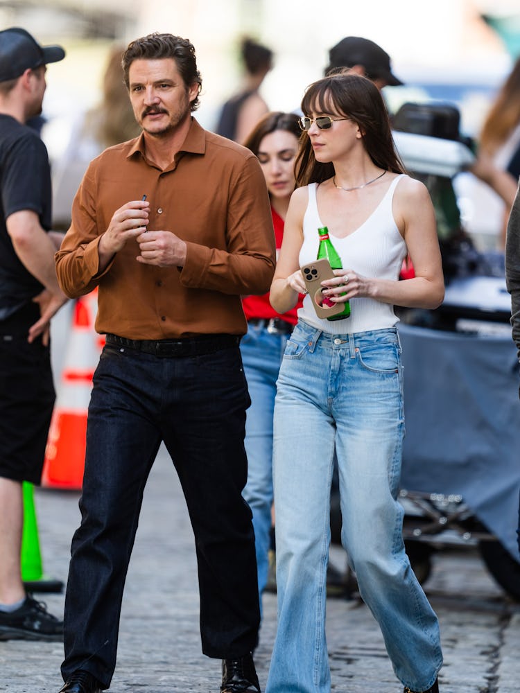 Dakota Johnson With Family At Dakota Johnson With Family At
