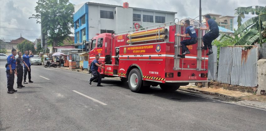 Damkar Bandar Lampung Catat 334 Aksi Penyelamatan Non-Kebakaran Hingga Mei 2025 Damkar Bandar Lampung Catat 334 Aksi Penyelamatan Non-Kebakaran Hingga Mei 2025