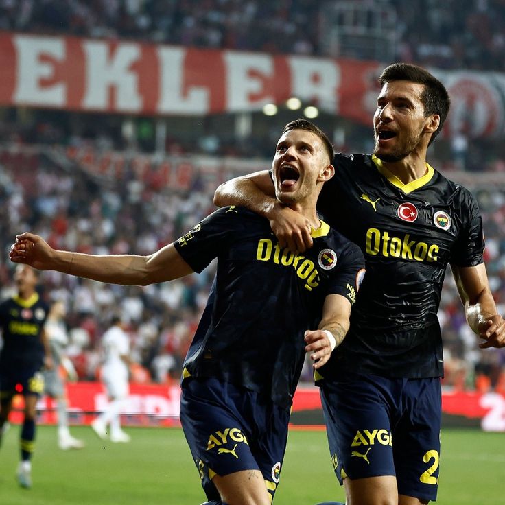 Danimarka'da Yaşayan Türk Taraftar, Ronaldo'yu Fenerbahçe'ye Davet Etti Danimarka'da Yaşayan Türk Taraftar, Ronaldo'yu Fenerbahçe'ye Davet Etti