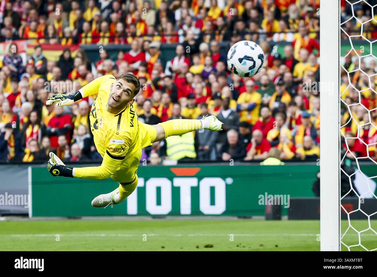 De Busser Leads Go Ahead Eagles To Cup Glory: Penalty Shoot-Out Victory De Busser Leads Go Ahead Eagles To Cup Glory: Penalty Shoot-Out Victory